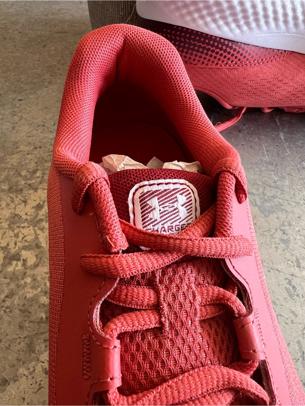 Under Armour Charged Rogue Sneakers Youth 6 Women’s 7.5 Coral Red Athletic Shoes - Picture 3 of 9